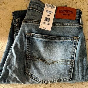 Levi’s Denizen slim jeans